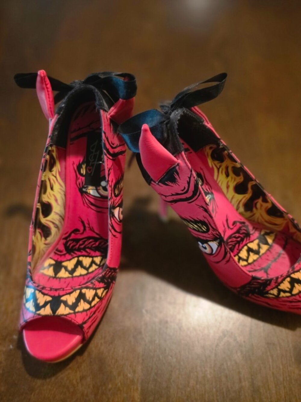 Iron Fist Red Fire Tattoo‑Art Heels — Back Bow — Rare Graphic Print — Size 9